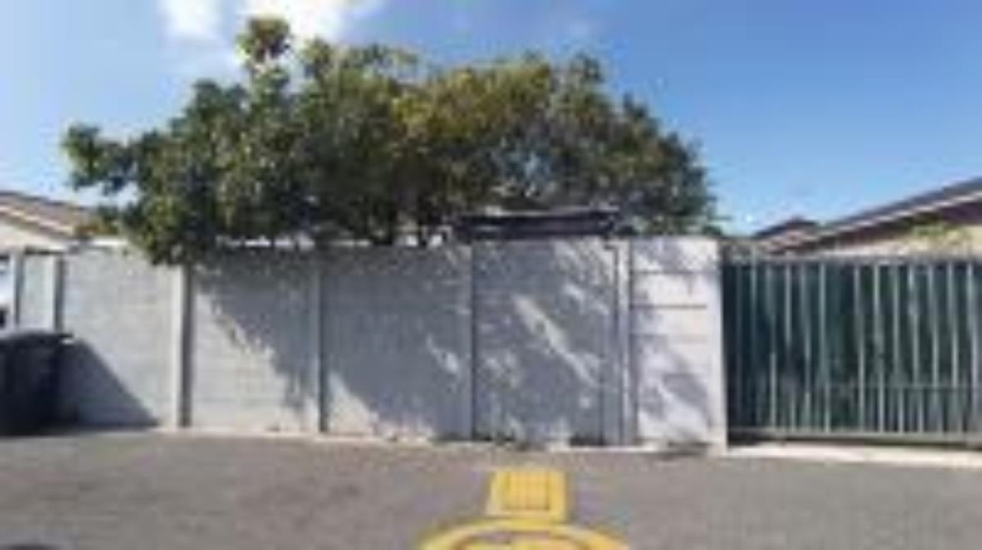 2 Bedroom Property for Sale in Pelican Park Western Cape